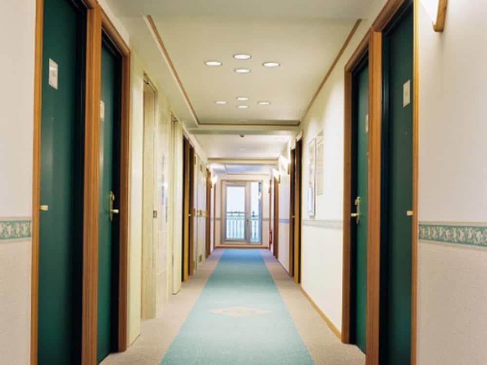 Toyoko Inn Kanazawa Kenrokuen Korimbo Buitenkant foto